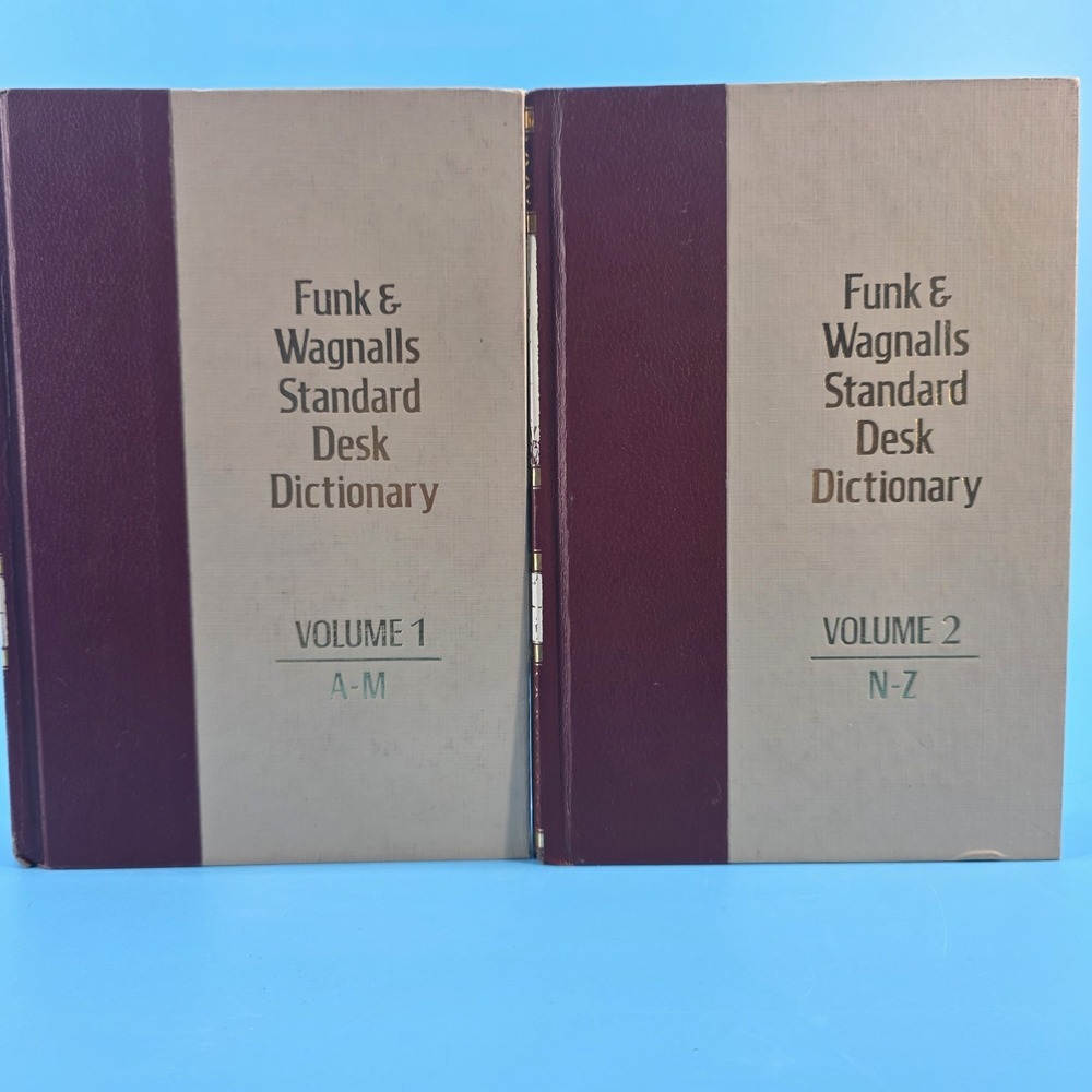 Vintage Funk And Wagnalls Standard 1981 Desk Dictionary Set Volume 1 &2‎